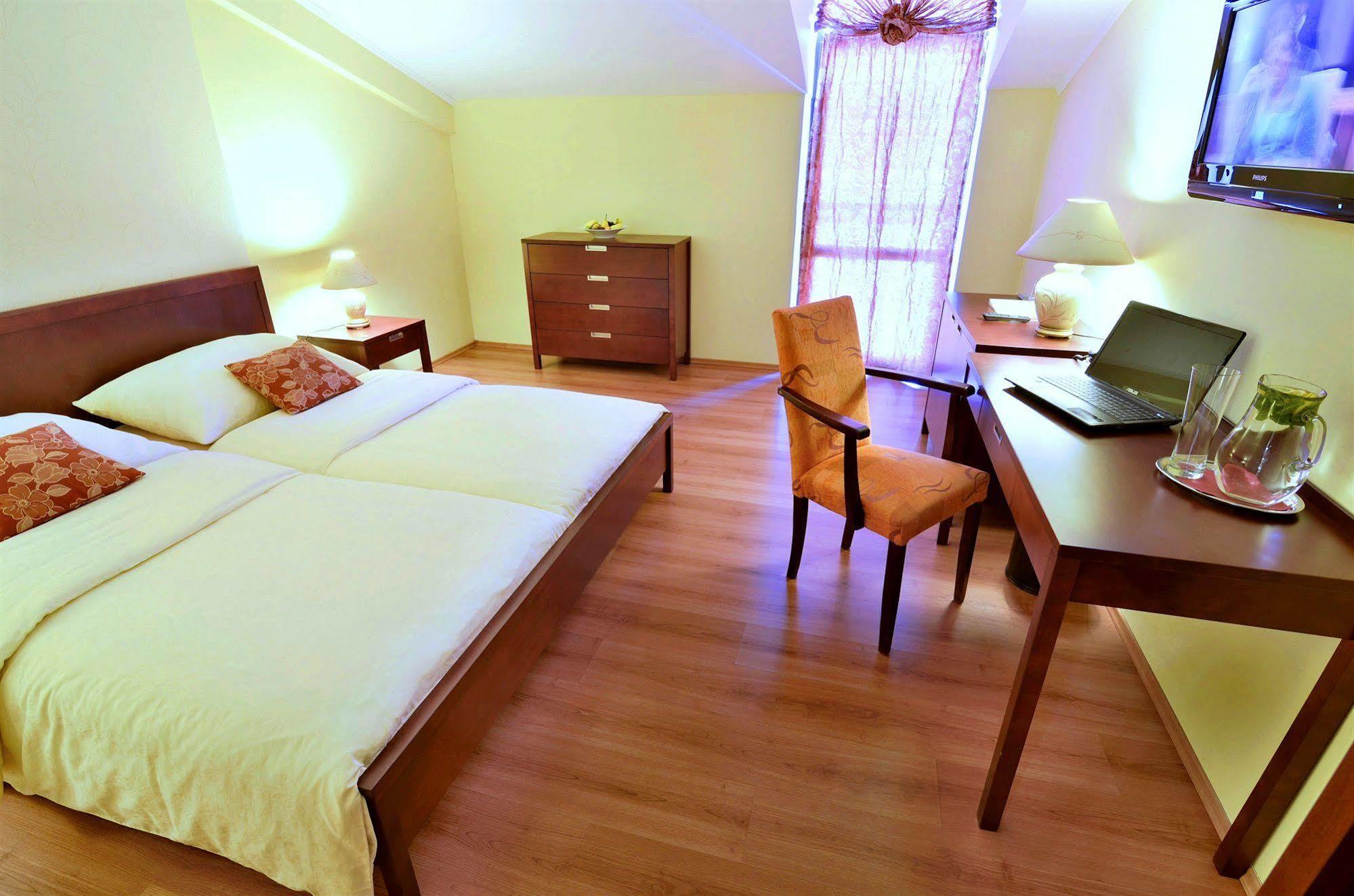 Eco Friendly Hotel Dalia Кошице Экстерьер фото